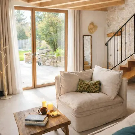 With Sauna By Bourget Vakantiehuis *